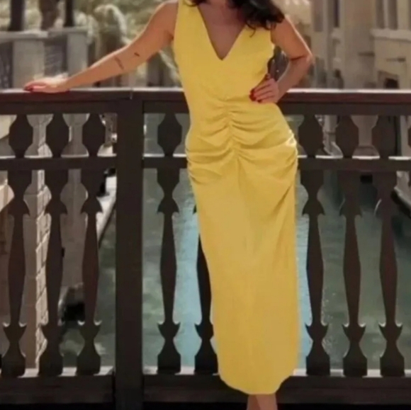ZARA Center Ruched Lemon V-neck midi dress. Size M - Picture 2 of 10